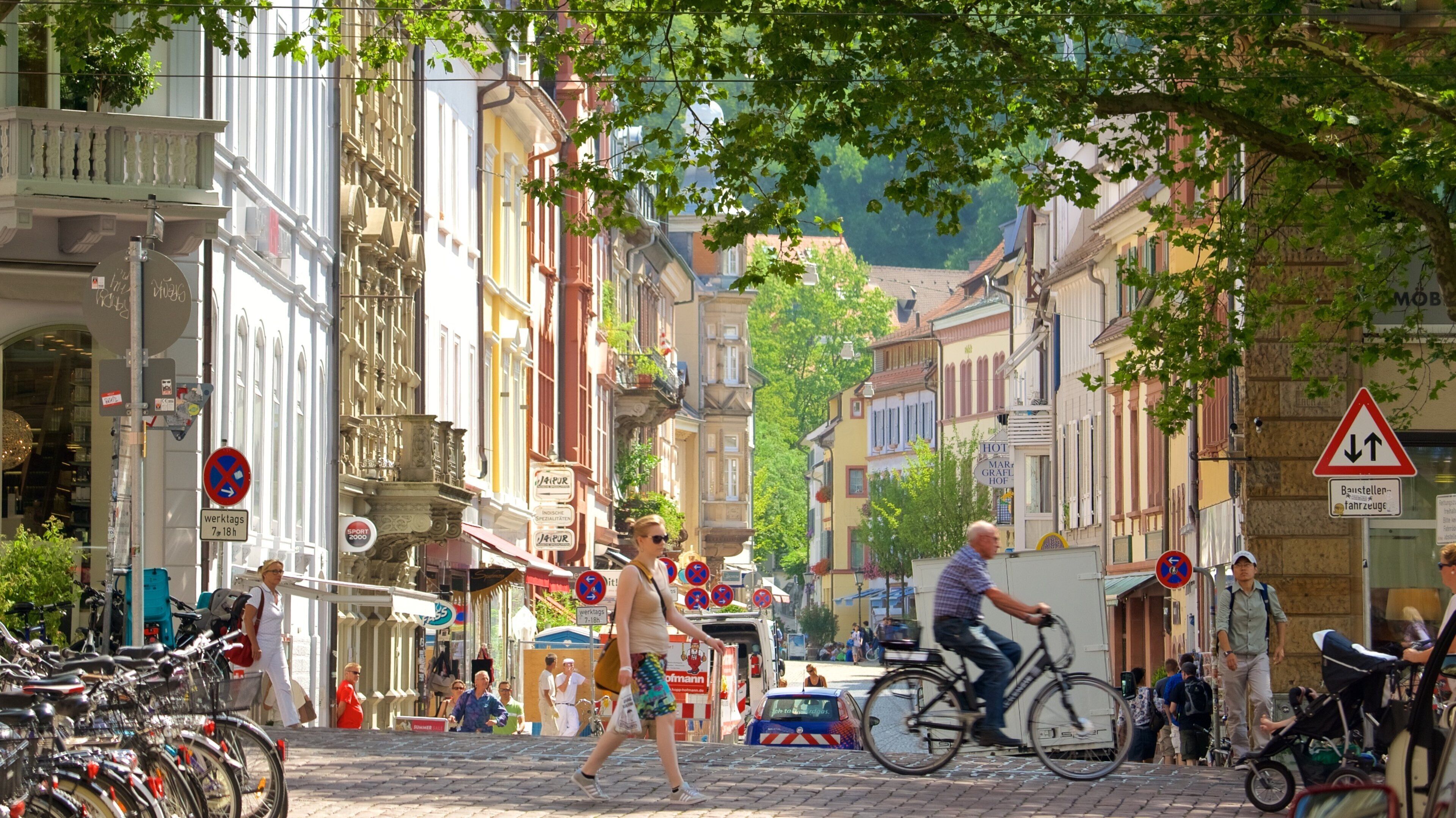 Fribourg-en-Brisgau montrant scènes de rue