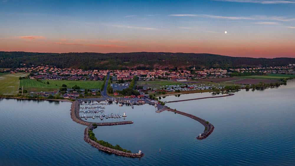 Gränna is such a beautiful small town with old houses and many great places for photography. You can also take the ferry to the island Visingsö with many historical old buildings and places.