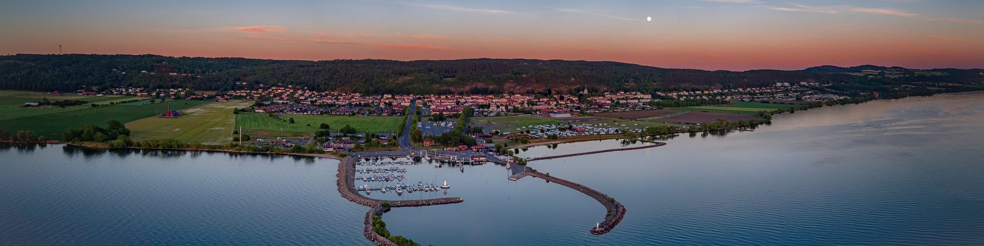Gränna is such a beautiful small town with old houses and many great places for photography. You can also take the ferry to the island Visingsö with many historical old buildings and places.