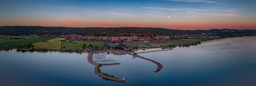 Gränna is such a beautiful small town with old houses and many great places for photography. You can also take the ferry to the island Visingsö with many historical old buildings and places.