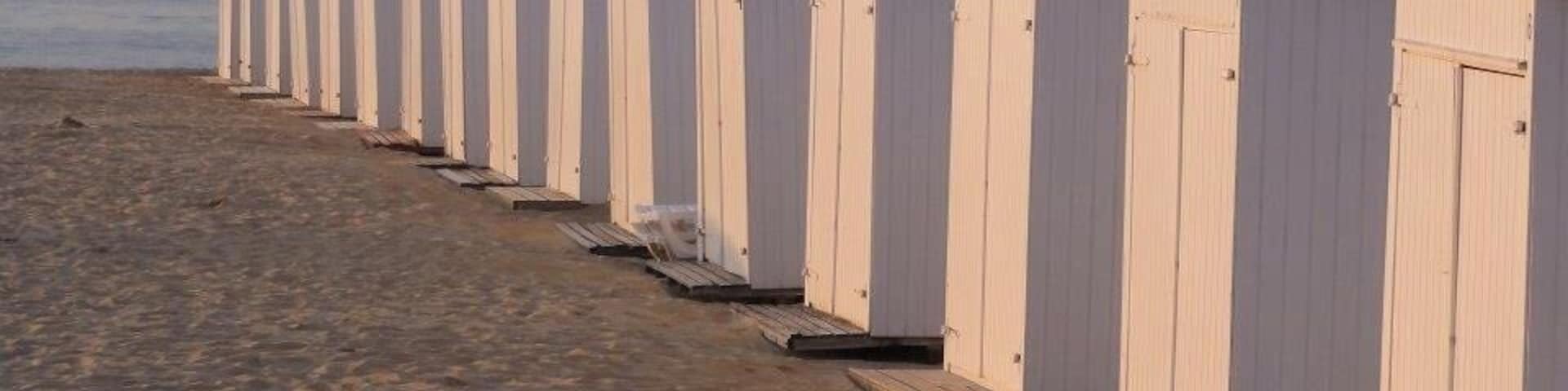Knokke is the most exclusive sea resort along the 60 kms Altlantic coast of Belgium. Any well-off Belgian will have a flat or a house here. Numerous top art galeries and shops. Enjoy the tides in the summer and the typical little beach cottages rented by the locals to store their beach "stuff".