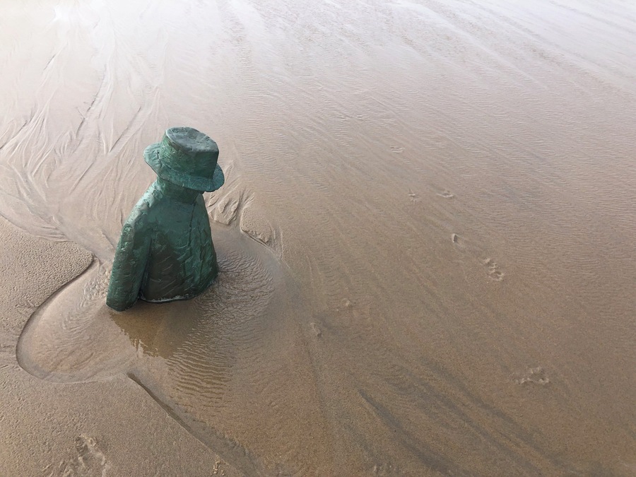 The fanciest sea-town of Belgium is without a doubt Knokke-Heist. There are plenty of art galeries and several art pieces are also found on the beach itself. The work on the picture here is of the Belgian artist Folon and is a statue of a sitting man. While it’s not visible with high tide, I was surprised to find it almost completely buried by the sand. This might have something to do with the fact that works to add sand to the coastline were ongoing...