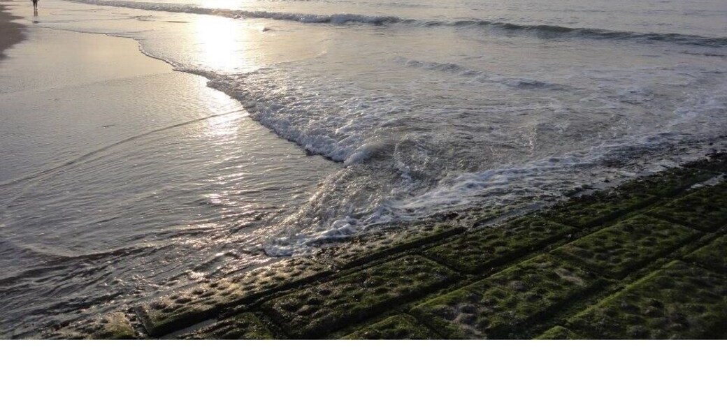 Knokke is the most exclusive sea resort along the 60 kms Altlantic coast of Belgium. Any well-off Belgian will have a flat or a house here. Numerous top art galeries and shops. Enjoy the tides in the summer and the typical little beach cottages rented by the locals to store their beach "stuff".