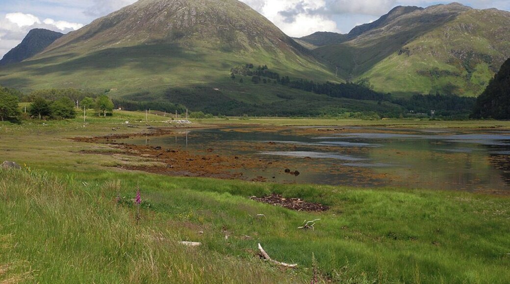 The head of Loch Long Water gradually giving way to salt marsh. Ben Killilan and Sguman Coinntich form the backdrop.