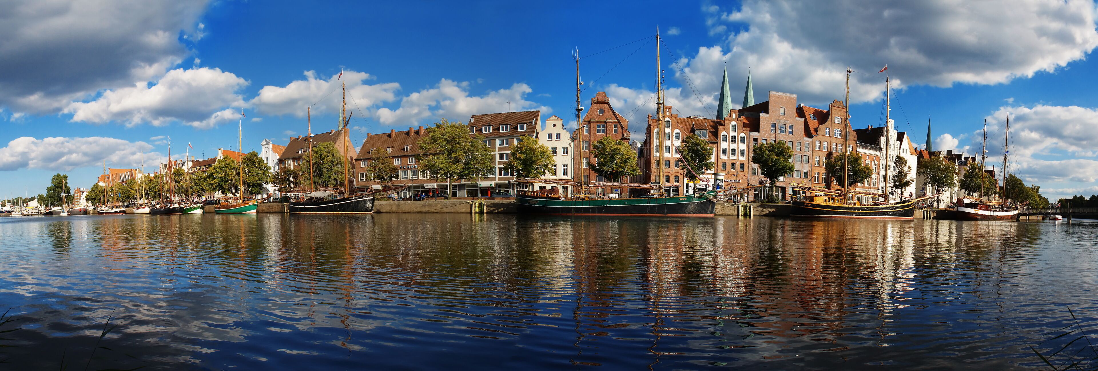 Lübeck, Traveufer