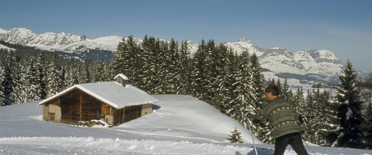 Megeve which includes a small town or village, snow and landscape views