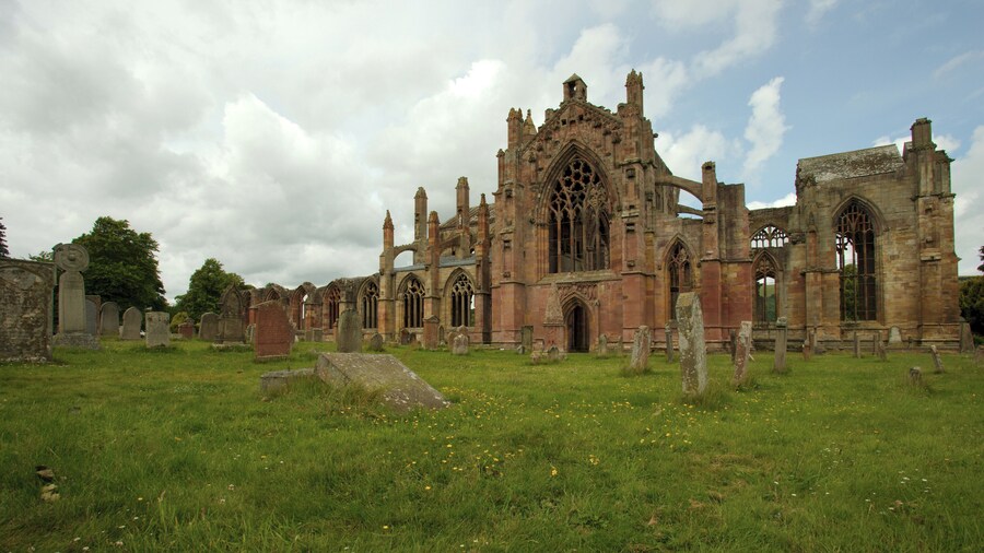 It's a beautiful place in Scotland. Picture was taken in the middle of the day but clods were nice, no harsh light and remember that this is ticketed area and there is no access at summer golden hours. Worth visiting, you can also capture some architecture details there.