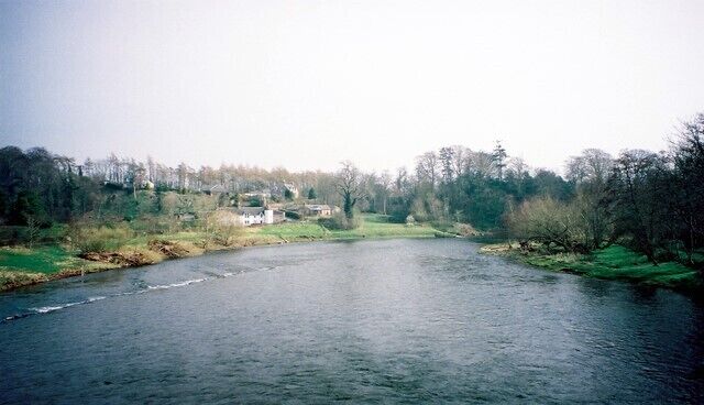 River Tweed west of Dryburgh Taken from the swing bridge.