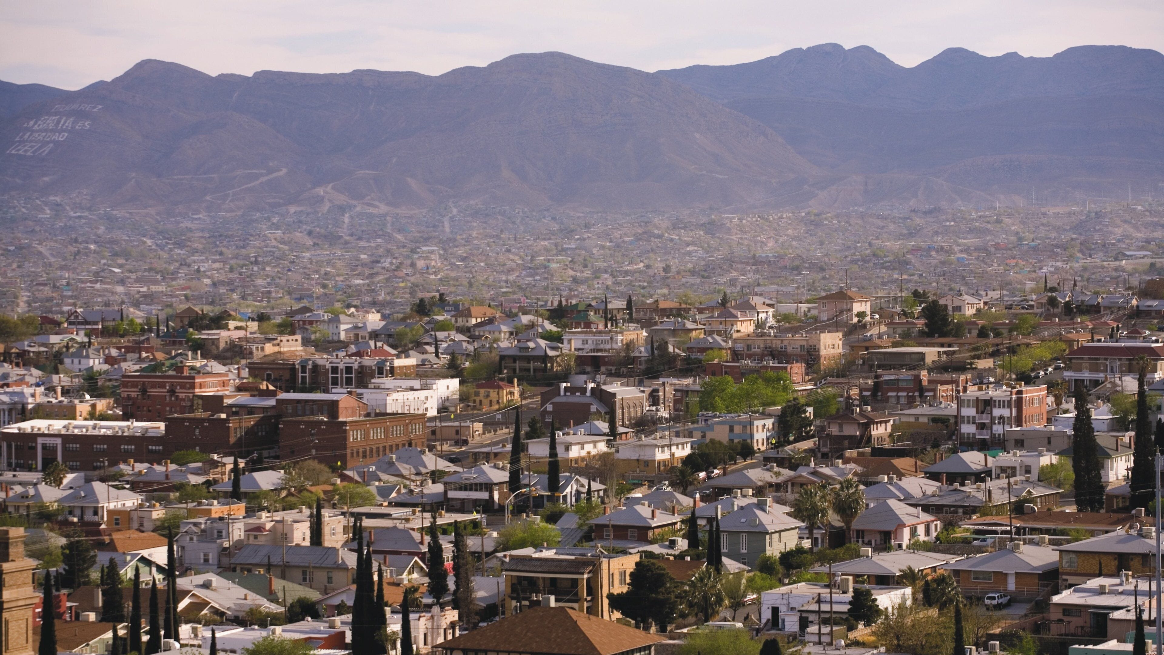 El Paso mostrando montañas y una ciudad