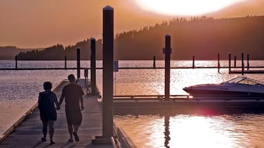 Harrison joka esittää auringonlasku sekä pari