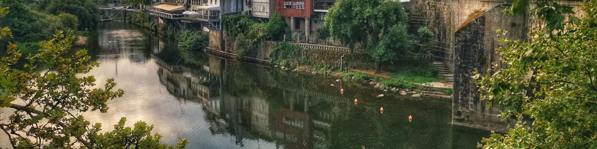 Amarante probably had its origin in the primitive peoples who inhabited the Aboboreira mountain range (inhabited since the Stone Age), although the exact name of its founders is unknown. However, it only began to gain importance and visibility after the arrival of São Gonçalo (1187-1259), born in Tagilde, Guimarães, who settled here after pilgrimage through Rome and Jerusalem. To this saint is attributed the construction of the old bridge over the River Tâmega.