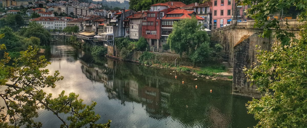 Amarante probably had its origin in the primitive peoples who inhabited the Aboboreira mountain range (inhabited since the Stone Age), although the exact name of its founders is unknown. However, it only began to gain importance and visibility after the arrival of São Gonçalo (1187-1259), born in Tagilde, Guimarães, who settled here after pilgrimage through Rome and Jerusalem. To this saint is attributed the construction of the old bridge over the River Tâmega.