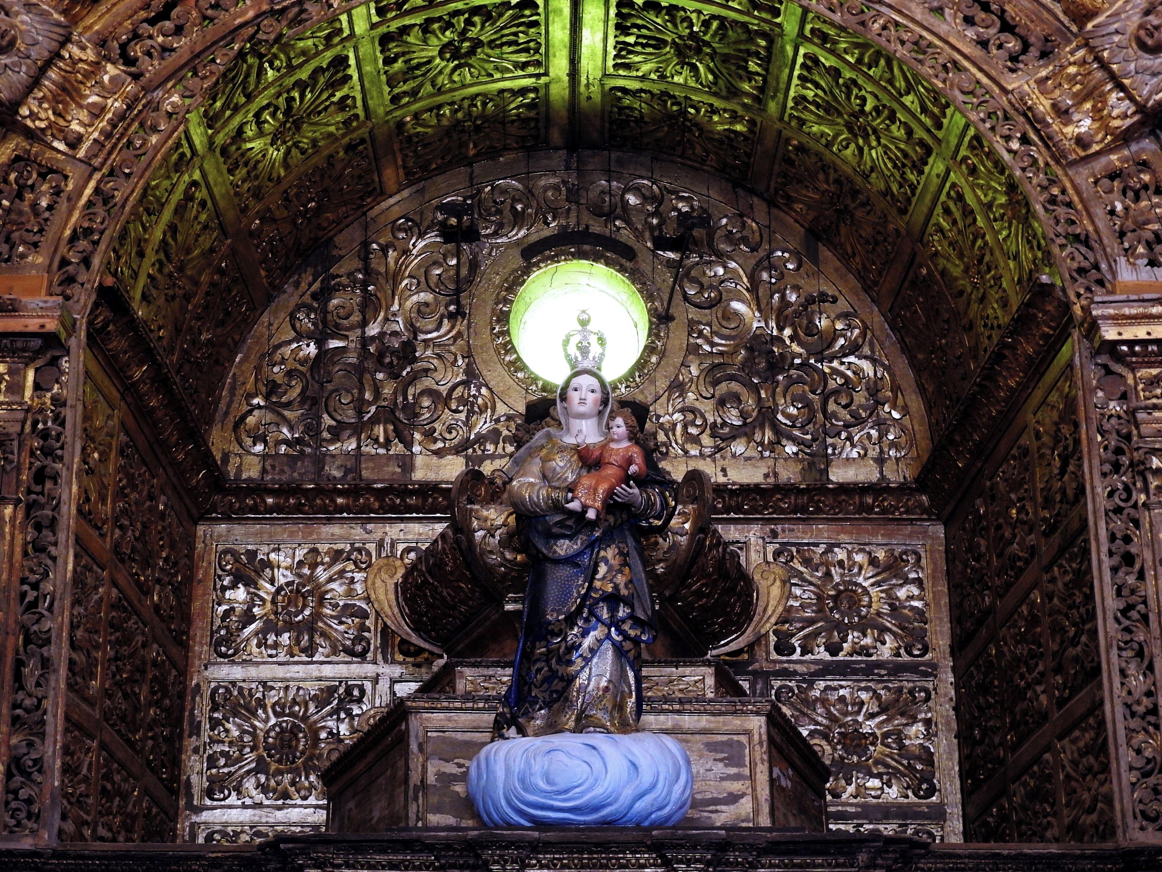#Sesimbra #Portugal #church

Numa visita que fiz ao Castelo de Sesimbra, fui surpreendido por esta pequena Igreja que fica dentro das muralhas do castelo. Destaque para os belos azulejos.

On a visit I made to the Castle of Sesimbra, I was surprised by this small church that is inside the castle walls. Highlight for the beautiful tiles.