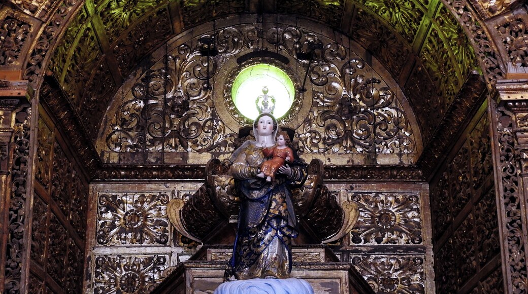 #Sesimbra #Portugal #church
Numa visita que fiz ao Castelo de Sesimbra, fui surpreendido por esta pequena Igreja que fica dentro das muralhas do castelo. Destaque para os belos azulejos.
On a visit I made to the Castle of Sesimbra, I was surprised by this small church that is inside the castle walls. Highlight for the beautiful tiles.