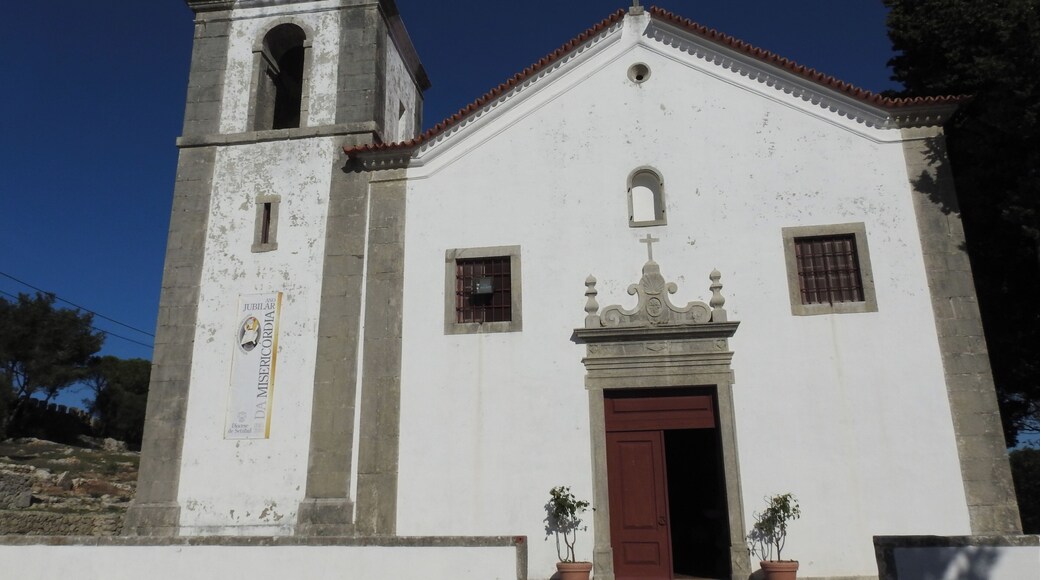 #Sesimbra #Portugal #church
Numa visita que fiz ao Castelo de Sesimbra, fui surpreendido por esta pequena Igreja que fica dentro das muralhas do castelo. Destaque para os belos azulejos.
On a visit I made to the Castle of Sesimbra, I was surprised by this small church that is inside the castle walls. Highlight for the beautiful tiles.