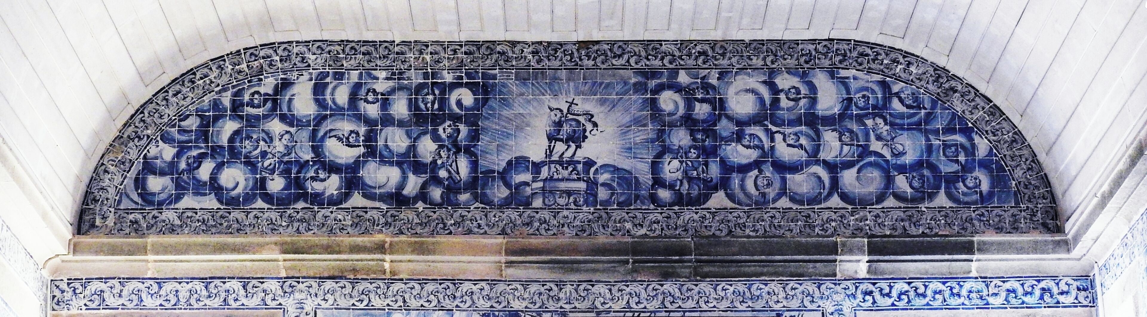 #Sesimbra #Portugal #church

Numa visita que fiz ao Castelo de Sesimbra, fui surpreendido por esta pequena Igreja que fica dentro das muralhas do castelo. Destaque para os belos azulejos.

On a visit I made to the Castle of Sesimbra, I was surprised by this small church that is inside the castle walls. Highlight for the beautiful tiles.