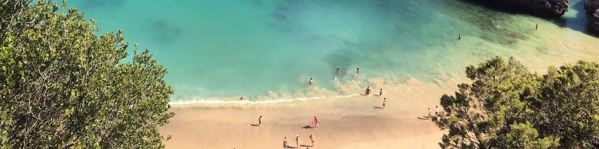 Once hidden spots, still a great hike and a great beach, accessible by boat or walk
#sesimbra
#beach
#portugal
#LifeAtExpedia