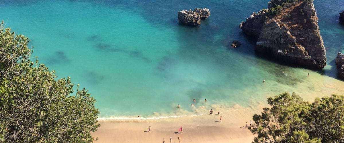 Once hidden spots, still a great hike and a great beach, accessible by boat or walk 
#sesimbra
#beach
#portugal
#LifeAtExpedia