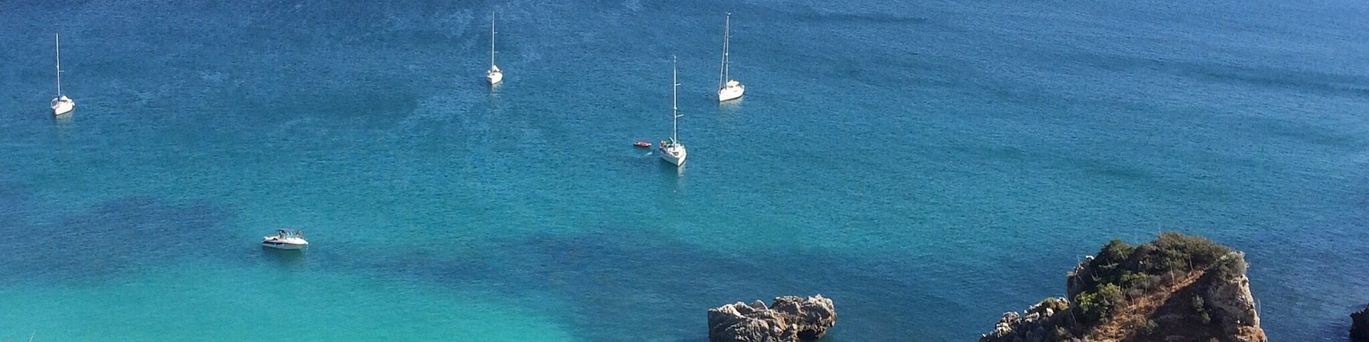 Once hidden spots, still a great hike and a great beach, accessible by boat or walk 
#sesimbra
#beach
#portugal
#LifeAtExpedia