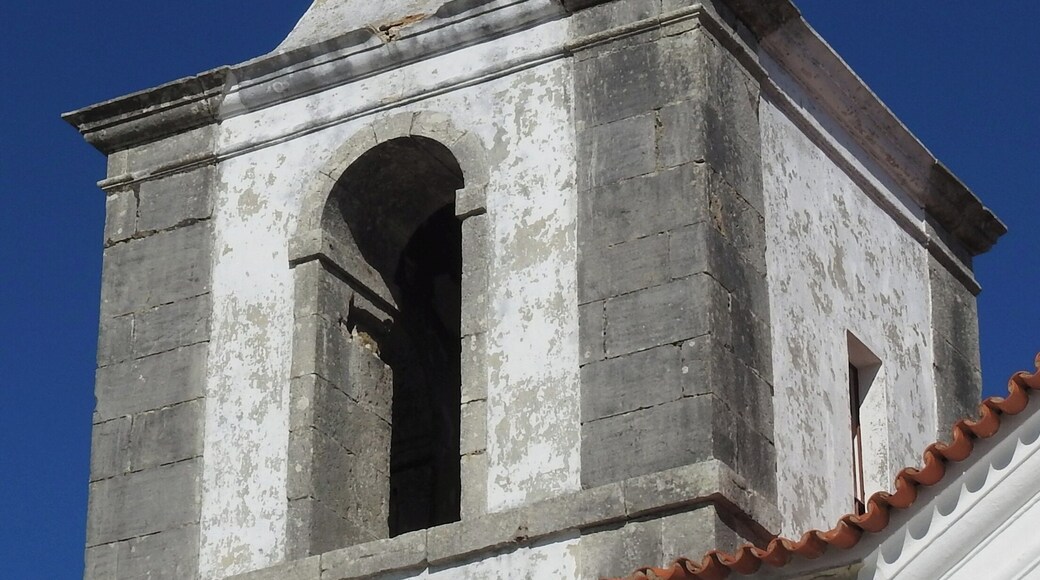 #Sesimbra #Portugal #church
Numa visita que fiz ao Castelo de Sesimbra, fui surpreendido por esta pequena Igreja que fica dentro das muralhas do castelo. Destaque para os belos azulejos.
On a visit I made to the Castle of Sesimbra, I was surprised by this small church that is inside the castle walls. Highlight for the beautiful tiles.