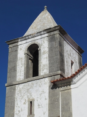 #Sesimbra #Portugal #church
Numa visita que fiz ao Castelo de Sesimbra, fui surpreendido por esta pequena Igreja que fica dentro das muralhas do castelo. Destaque para os belos azulejos.
On a visit I made to the Castle of Sesimbra, I was surprised by this small church that is inside the castle walls. Highlight for the beautiful tiles.