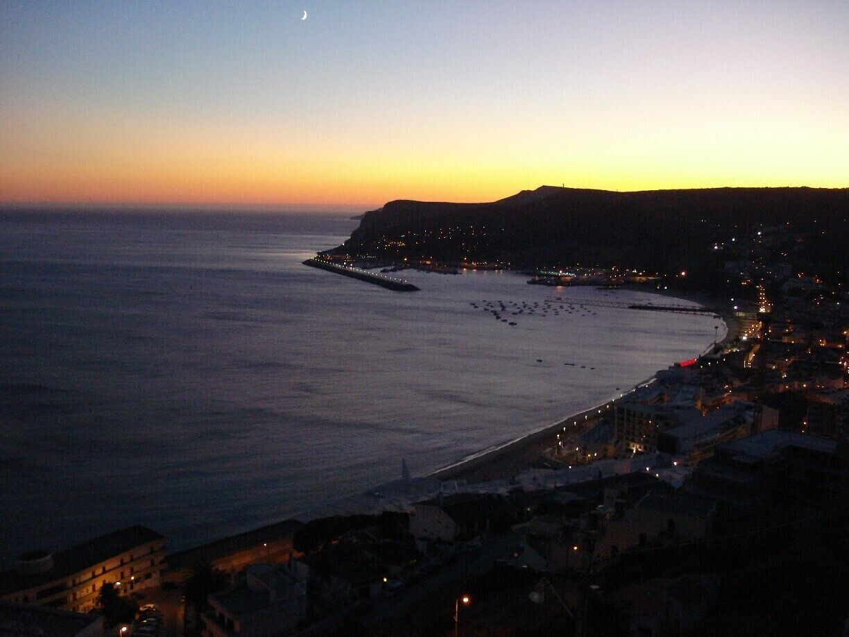 The mountains, sea and bright sunshine create a majestic atmosphere that can be admired from several magical spots: from the castle, the cliffs, Cavalo Fort or from the Quinta de Palames.
 This village’s heritage dates back to Pre-historic times and has been ruled by Romans, Visigoths and Moors.