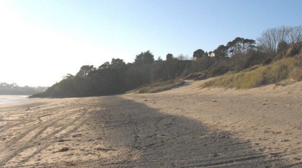 View south along the strand in the direction of Abersoch