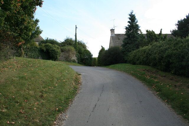 Climbing away from Shilton ford Having gone through Shilton ford, the road winds uphill to meet the B4020 just on the edge of the village.