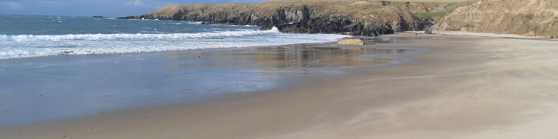Deserted beach at Porth Oer - 'Whistling Sands'