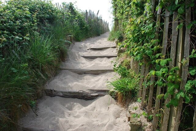 Traeth Abererch Beach The road from Abererch crosses the Cambrian Railway line and Afon Ddu and ends in a stiff climb over the dunes.