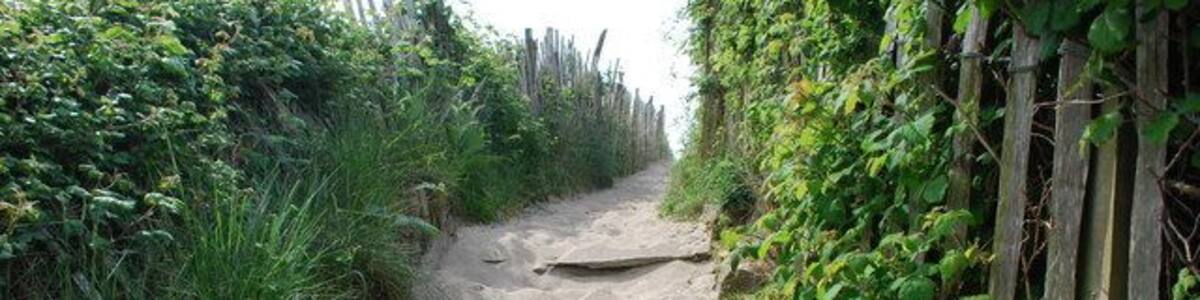 Traeth Abererch Beach The road from Abererch crosses the Cambrian Railway line and Afon Ddu and ends in a stiff climb over the dunes.