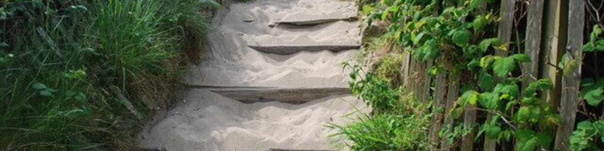 Traeth Abererch Beach The road from Abererch crosses the Cambrian Railway line and Afon Ddu and ends in a stiff climb over the dunes.