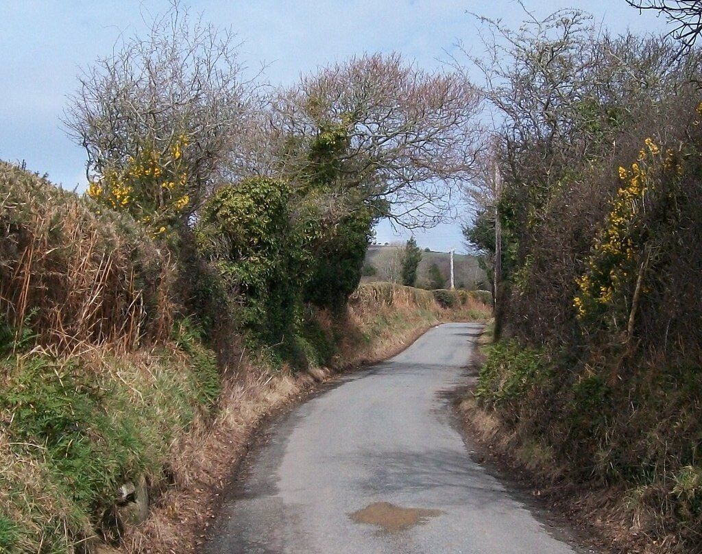 Between the hedgerows - the Llangybi road