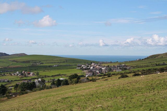 Pistyll: towards Llithfaen and Caernarfon Bay. View west-south-west from a footpath above the B4417 road, at SH367435
