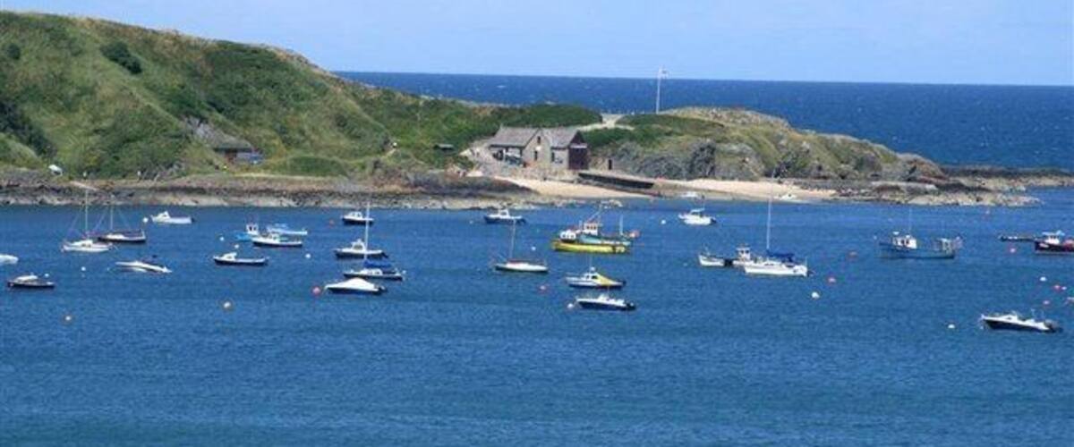 Lifeboat Bay - Porth dinllaen This lifeboat house hold the Porth Dinllaen life The Hetty Rampton, the clean, blue sea is ideal for boating and swimmers.