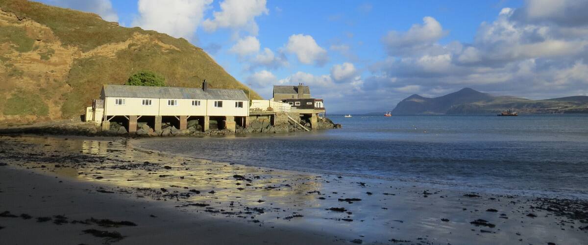 Porth Dinllaen o draeth Morfa Nefyn