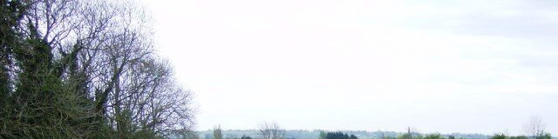 Beyond Home Farm A footpath runs down this obvious farm track towards Home Farm, but another runs off to the right; the stile is just visible as a white blob in the hedgerow near the right hand edge of the picture.
