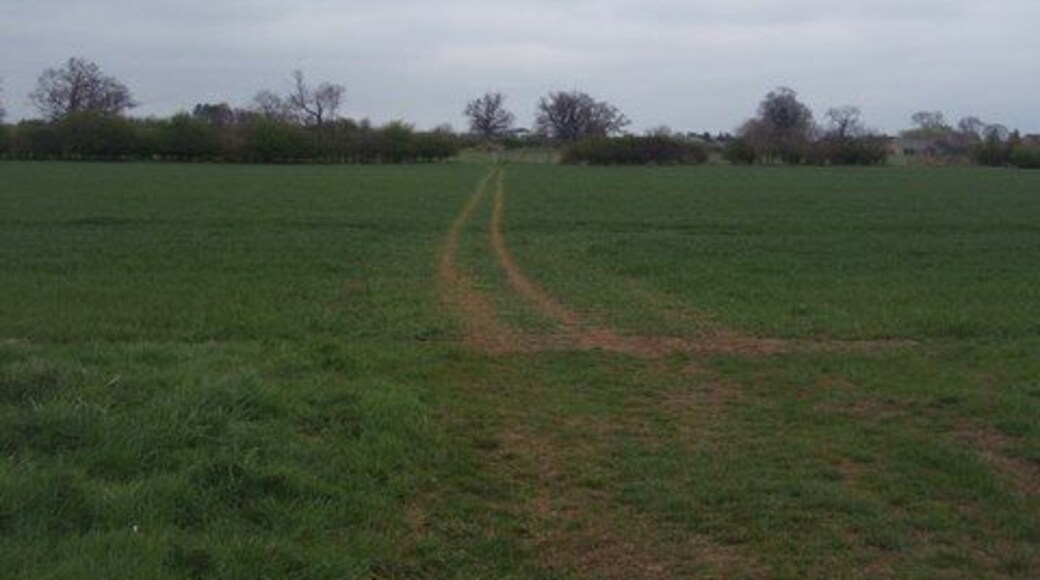 Footpath to Barholm A public footpath through farmland between Uffington (Casewick Hall) and Barholm.