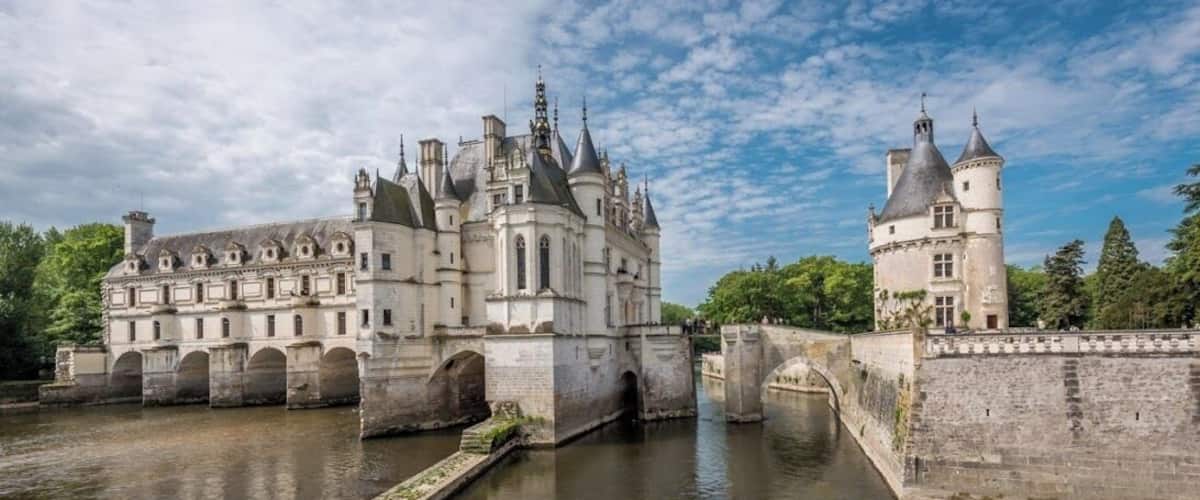 Chenonceau is one of the most popular castles in France! The castle is nicknamed “Chateau of the ladies” because of its history of housing several famous women over the centuries.
There are so many more castles in the Loire Valley. Here is a list of our favorite 4:
http://ourescapades.com/blog/2016/06/14/4-favorite-castles-loire-valley/