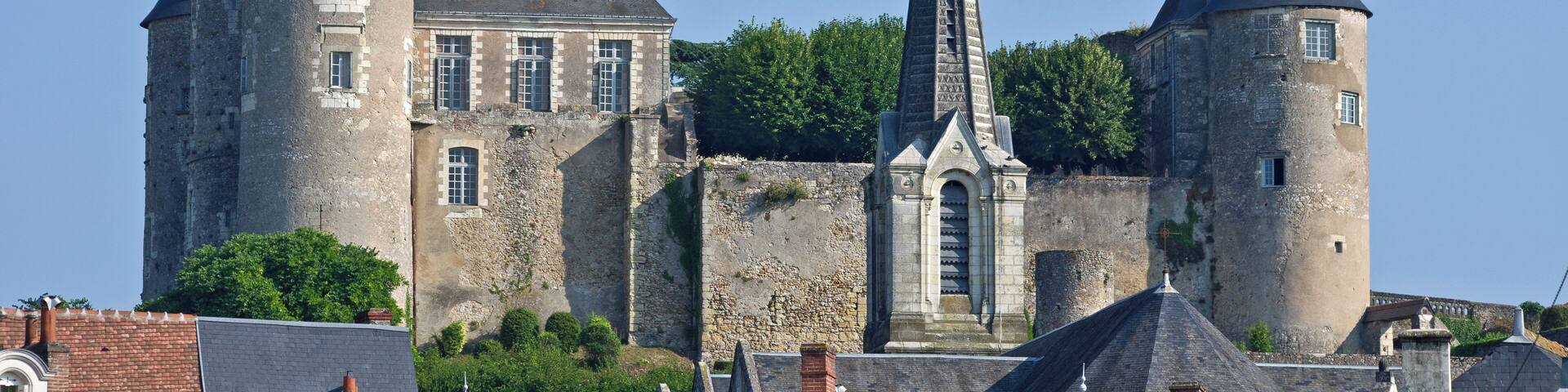 Château de Luynes. Au Moyen-Âge, le village s'appelait Maillé. Maillé prit le nom de Luynes au XVIIè siècle. Au Xè siècle, un château est bâti sur le coteau. Il est détruit à la fin du XIe siècle, pendant les conflits entre Anjou et Touraine. Il est reconstruit au début du XIIè siècle. Les seigneurs de Maillé deviennent barons au début du XIIIè siècle et réaménagent le château. Au XVè siècle, l’intérieur de la haute cour est transformé par l’aménagement d’un logis en brique. Au XVIè siècle les logis seront réaménagés à l’ouest. Ce logis de brique et de pierres remanié a été habité depuis 1619 par les ducs de Luynes descendants du favori de Louis XIII. Le duché-pairie de Luynes a été constitué en 1619 au profit de Charles d'Albert, favori de Louis XIII, à partir du comté de Maillé. Ces terres prennent alors le nom de Luynes. Le nom de Luynes trouve son origine dans une possession de la famille d'Albert près d'Aix-en-Provence. De petite noblesse provençale, Luynes (Charles, marquis d'Albert, duc de), est d'abord page du comte du Lude, puis d'Henri IV. Habile fauconnier, il s'attire l'amitié du jeune Louis XIII, grand amateur de cette chasse. Louis XIII lui donne la charge de grand fauconnier en octobre 1616. L'année suivante, avec ses frères Cadenet et Brantes, Luynes est l'instigateur de l'assassinat de Concini, favori de Marie de Médicis, et il lui succède à la tête du gouvernement. Au XVIIè siècle, le second duc de Luynes (Il est le premier traducteur en français de l'œuvre en latin de Descartes), fait démolir le donjon et construire une grande aile classique fermant la façade sud donnant sur la vallée. Cette aile sera partiellement détruite au siècle suivant. Le château est en partie restauré au XIXè siècle, les ponts-levis remplacés par des ponts dormants, certaines tours arasées. Il est toujours la propriété des ducs de Luynes. Château de Luynes. In the Middle Ages, the village was called Maillé. Maillé took the name of Luynes in the seventeenth century. The tenth century, a castle was built on the hillside. It was destroyed at the end of the eleventh century, during the conflict between Anjou and Touraine. It was rebuilt in the early twelfth century. Lords of Maille become barons in the early thirteenth century, and redesigning the castle. The fifteenth century, the interior of the high court is transformed by the construction of a house brick. In the sixteenth century, the house will be redeveloped in the west. This house of brick and stone has been occupied since redesigned in 1619 by the Duke of Luynes descendants favorite of Louis XIII. The duchy-peerage Luynes was established in 1619 in favor of Charles Albert, a favorite of Louis XIII, from the county Maillé. These lands then take the name of Luynes. The name has its origins in Luynes possession of the Albert family near Aix-en-Provence. Small Provencal nobility, Luynes (Charles Marquis d'Albert, Duke), is first page of Count du Lude, then Henry IV. Skilled falconer, it attracts the friendship of young Louis XIII, a great lover of the hunt. Louis XIII gave him the charge of grand falconer in October 1616. The following year, with his brothers and Brantes Cadenet, Luynes was the instigator of the murder of Concini, a favorite of Marie de Medici, and succeeded him as head of government. The seventeenth century, the second Duke of Luynes (It is the first French translator of the work in Latin Descartes), demolished the tower and build a great classic wing closing the south side overlooking the valley. This wing will be partially destroyed in the following century. The castle was restored in the nineteenth century part, drawbridges replaced by dormant bridges, some towers leveled. It is still the property of the Dukes of Luynes.
