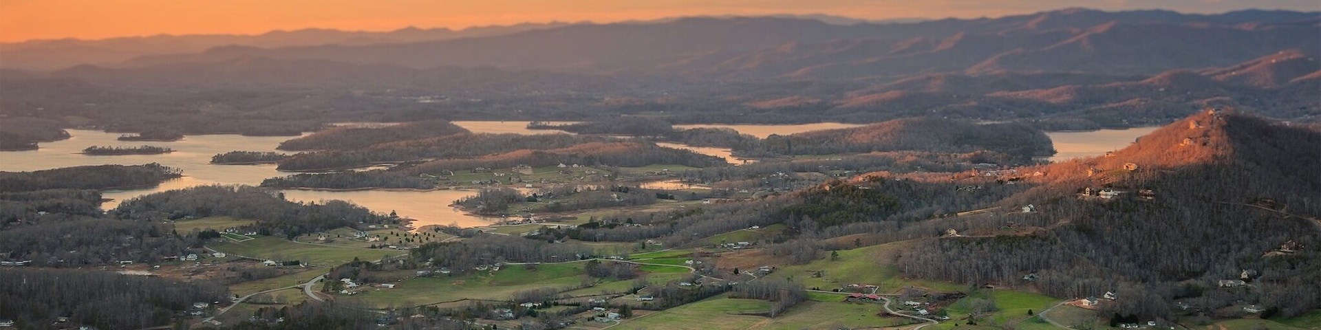 I know I know. Your tired of Bell Mountain photos. But, I can't really describe the view from here. The best in Georgia easily, and the sunset we had was as Georgia peachy as you can get.
So, don't forget this spot. When you visit north Georgia make sure to stop up here for sunset.