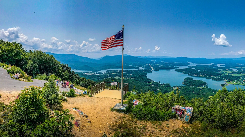 Bell mountain summit in Hiawassee Georgia 30546