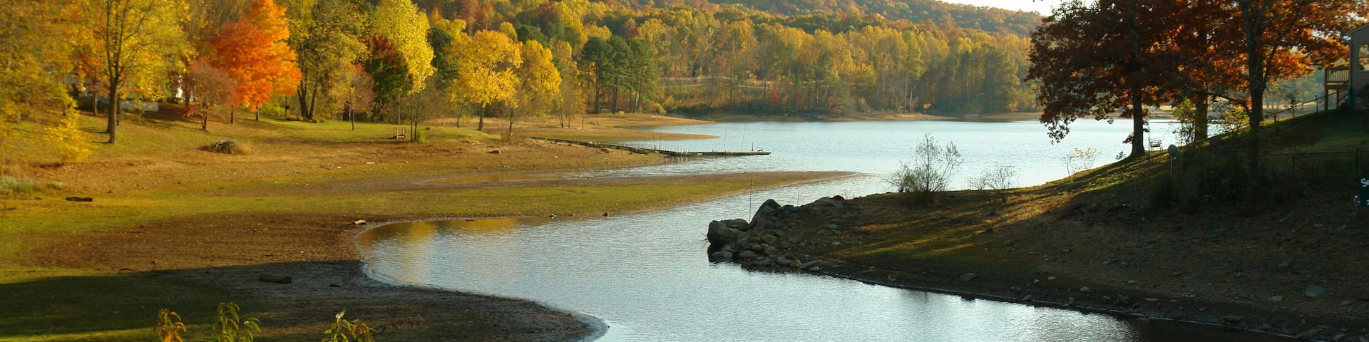 BH0J43 Hiawassee. GA, Georgia, Chatuge Lake, autumn. Image shot 2008. Exact date unknown.