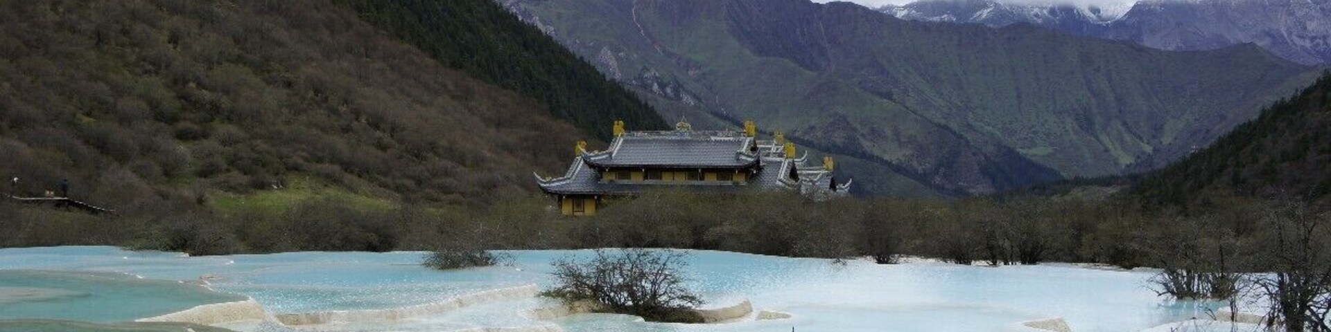 The amazing scenery in Huanglong - natural pools with turquoise water and snow capped mountains in the background. Very close to the more famous Jiuzhaigou, which also is a must see!
#water #scenery #nature #mountains #NationalPark #hiking