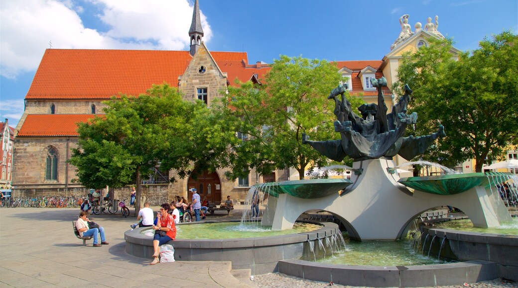 Erfurt showing a fountain, street scenes and heritage architecture