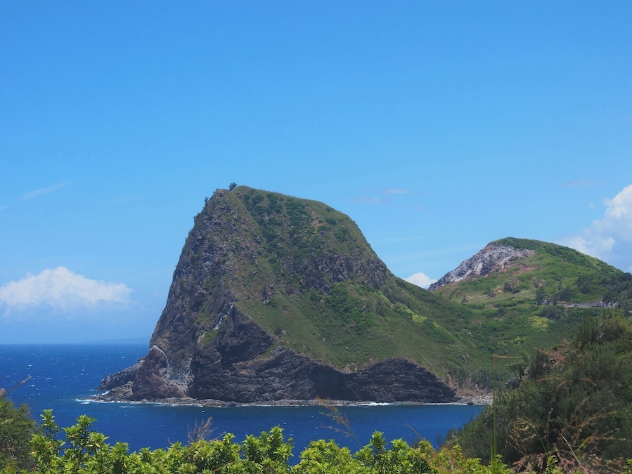 Driving north from Kapalua is not as difficult or as dangerous as everyone told us, and the road is fully tarmacked all the way round. The views are amazing and the road is quieter than the road to Hana (the main scenic drive on Maui).