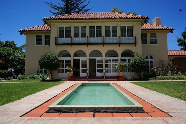 The grounds and main building are beautiful. It's a great place to walk around and admire the beauty. Check website for exhibit information. http://huinoeau.com #Hawaii #Makawao #Maui #UnitedStates #USA #Art #MonkeyPodTree #architecture