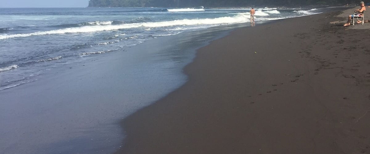 1-1/2 hr drive northeast of Kona is this beautiful black sand beach. Well worth the drive. You need a 4x4 to get there, but that’s half the fun!