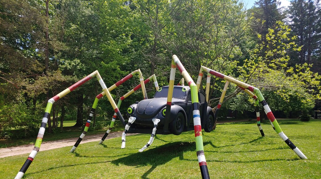 From Coleoptera to an arachnid. A VW Beetle retrofitted with eight appendages.
Schaefer's Auto Art is an amalgamation of automobile and other mechanical parts into works of giant yard art.
This place is a prime example of the fading American #culture of the roadside attraction.
Roadside attractions had their heyday with the rise of the automobile. As Americans increasingly traveled by car, many businesses had one shot to attract the attention of potential customers zipping by at higher and higher speeds.
Thus, the creation of larger than life, brightly colored, oddball sculptures along America's burgeoning highways and byways.