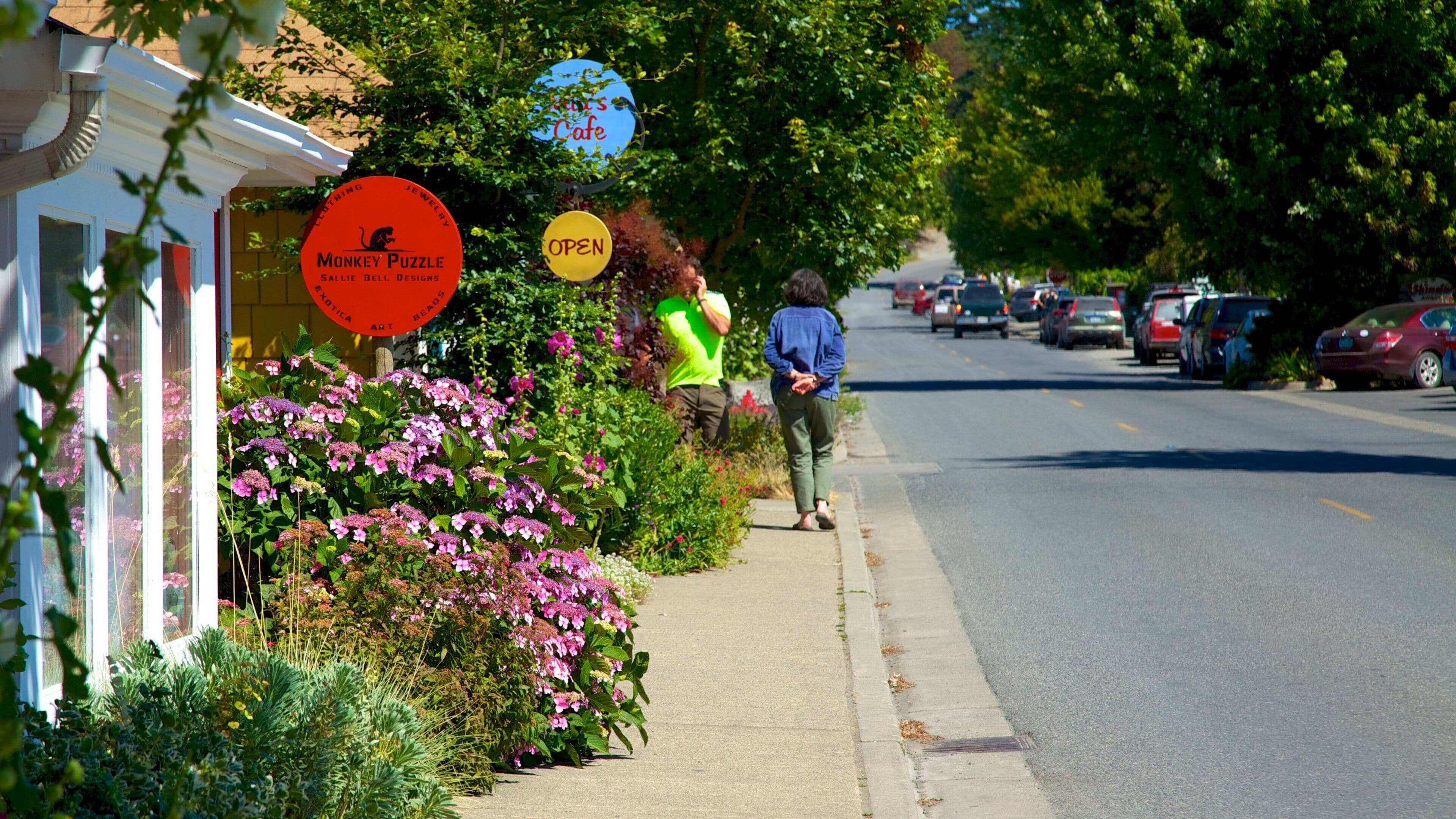 Eastsound fasiliteter samt kaféstil, gatescener og skilt